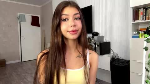 Snapshot of louiswawrzyniak chatting on 03-12-26, 11:16 Flora online show from 03-12-26, 11:16