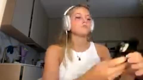 Eliza online show from 02-25-26, 12:26