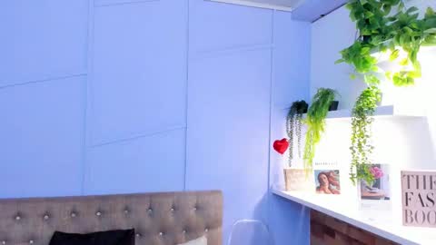 Louren Fox online show from 11-11-25, 11:43