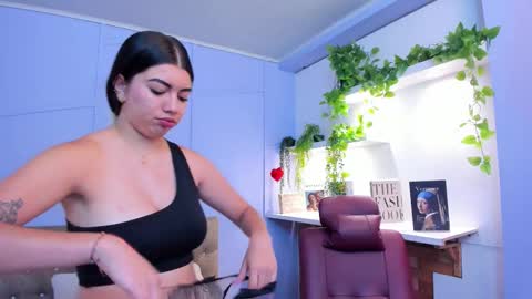 Louren Fox online show from 11-22-25, 11:42