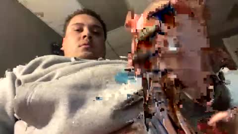 Snapshot of love01109 chatting on 12-17-25, 06:58 love01109 online show from 12-17-25, 06:58