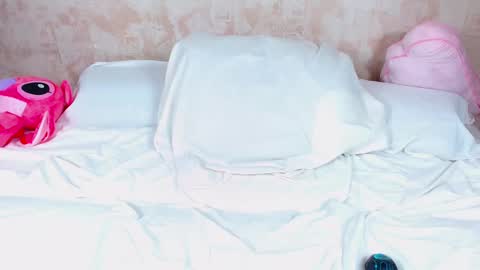 love bella  online show from 02-21-25, 12:06