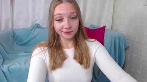 love bella  online show from 09-24-25, 12:25