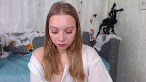 love bella  online show from 10-20-25, 12:11