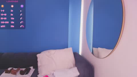 Snapshot of love_cameron chatting on 02-09-26, 07:40 Cam online show from 02-09-26, 07:40