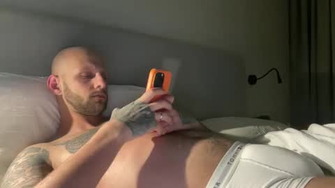 Snapshot of love_kinky_fetishes chatting on 04-06-26, 08:21 love_kinky_fetishes online show from 04-06-26, 08:21