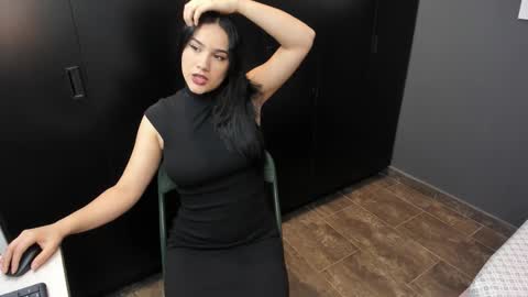 Kristen LoveBerry online show from 10-31-25, 01:17