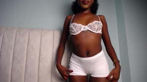 Snapshot of love_miah chatting on 10-14-25, 02:51 Miah online show from 10-14-25, 02:51