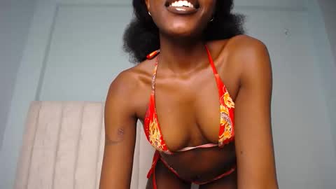 Snapshot of love_miah chatting on 10-22-25, 08:36 Miah online show from 10-22-25, 08:36