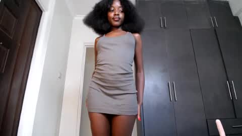 Snapshot of love_miah chatting on 07-24-26, 12:25 Miah online show from 07-24-26, 12:25