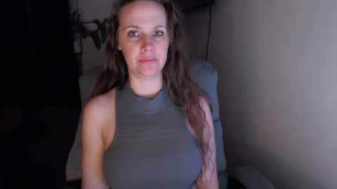 Snapshot of love_on_ chatting on 12-04-24, 10:35 LoVe On online show from 12-04-24, 10:35