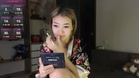 Snapshot of love_peace_here chatting on 09-11-25, 01:28 hi its me online show from 09-11-25, 01:28