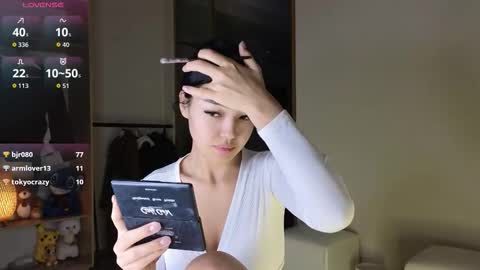 Snapshot of love_peace_here chatting on 10-18-25, 12:57 hi its me online show from 10-18-25, 12:57
