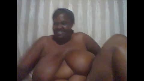 Snapshot of lovebigmelon chatting on 12-04-24, 03:43 Lynn online show from 12-04-24, 03:43