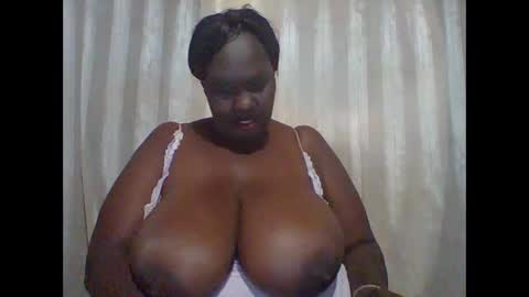 Snapshot of lovebigmelon chatting on 12-22-24, 12:27 Lynn online show from 12-22-24, 12:27