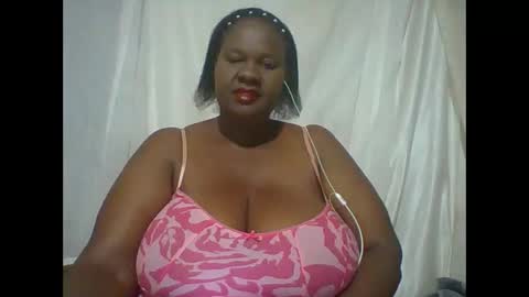 Snapshot of lovebigmelon chatting on 11-10-25, 12:53 Lynn online show from 11-10-25, 12:53