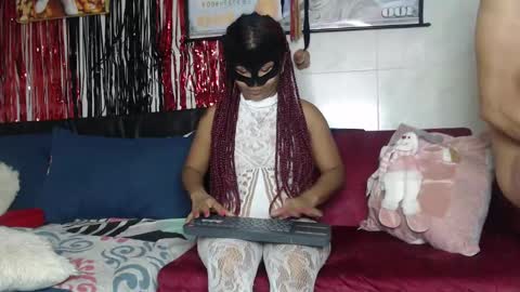 Snapshot of lovecreyzyshowcam chatting on 12-20-24, 01:47 Frank and Nathy online show from 12-20-24, 01:47