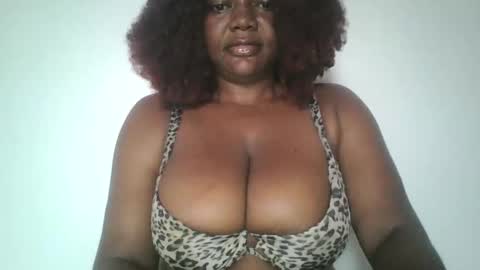 Snapshot of lovecumsluttie chatting on 10-08-25, 06:33 mila online show from 10-08-25, 06:33