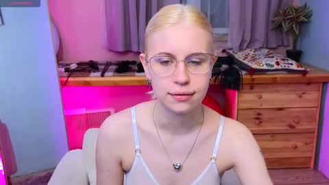 Snapshot of lovedrope chatting on 11-15-25, 05:31 God like girl Ann online show from 11-15-25, 05:31