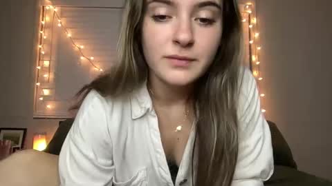 Snapshot of lovefromrose1 chatting on 06-02-26, 03:08 Olivia Rose online show from 06-02-26, 03:08