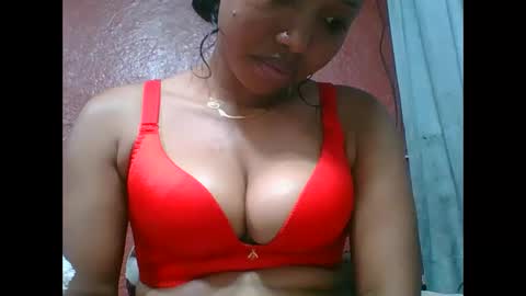 Snapshot of loveinlife750427 chatting on 09-22-25, 06:04 loveinlife750427 online show from 09-22-25, 06:04
