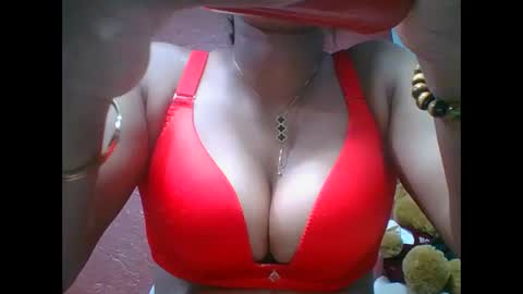 Snapshot of loveinlife750427 chatting on 10-05-25, 08:01 loveinlife750427 online show from 10-05-25, 08:01