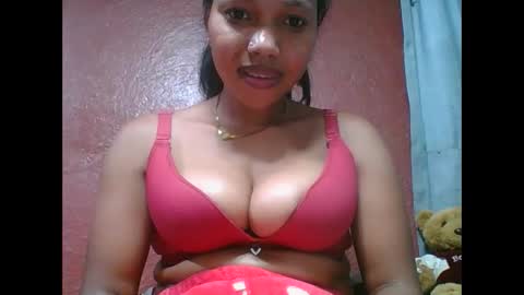Snapshot of loveinlife750427 chatting on 10-17-25, 10:51 loveinlife750427 online show from 10-17-25, 10:51