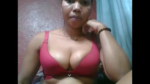 Snapshot of loveinlife750427 chatting on 10-19-25, 10:38 loveinlife750427 online show from 10-19-25, 10:38