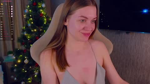 Snapshot of lovellalipss chatting on 12-15-24, 01:32 Laura online show from 12-15-24, 01:32