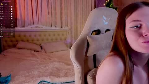 Snapshot of lovellalipss chatting on 12-20-24, 01:43 Laura online show from 12-20-24, 01:43