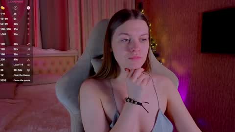 Snapshot of lovellalipss chatting on 12-28-24, 01:38 Laura online show from 12-28-24, 01:38