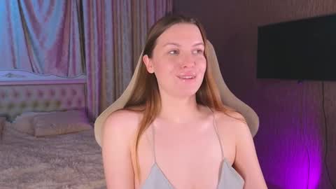 Snapshot of lovellalipss chatting on 01-12-25, 04:29 Laura online show from 01-12-25, 04:29