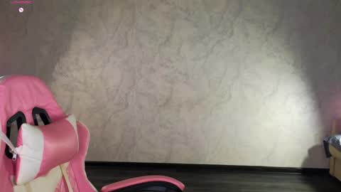 Snapshot of lovelly_molly chatting on 04-22-26, 05:25 Molly online show from 04-22-26, 05:25