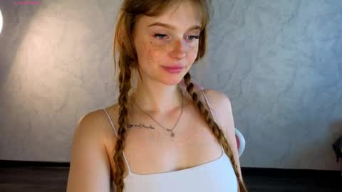 Snapshot of lovelly_molly chatting on 05-16-26, 09:39 Molly online show from 05-16-26, 09:39