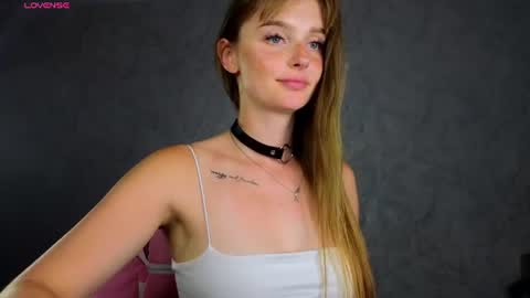 Snapshot of lovelly_molly chatting on 07-10-26, 05:48 Molly online show from 07-10-26, 05:48