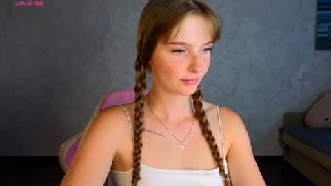 Snapshot of lovelly_molly chatting on 07-18-26, 03:49 Molly online show from 07-18-26, 03:49