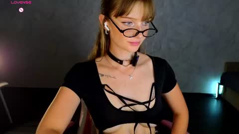 Snapshot of lovelly_molly chatting on 07-28-26, 08:52 Molly online show from 07-28-26, 08:52