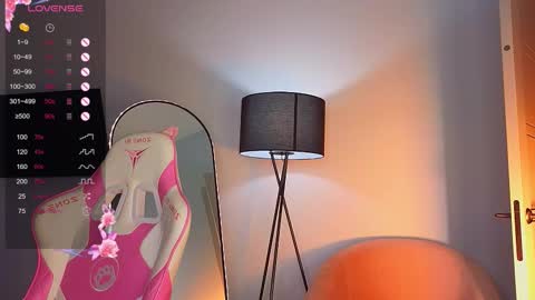 Jenny online show from 11-25-25, 04:56