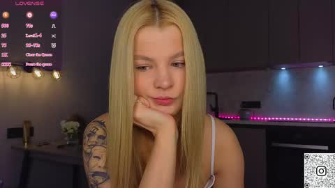 Snapshot of lovely_babyy chatting on 05-04-26, 03:35 Jenny online show from 05-04-26, 03:35