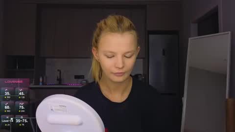 Snapshot of lovely_babyy chatting on 05-17-26, 01:58 Jenny online show from 05-17-26, 01:58