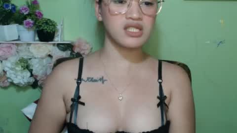 Snapshot of lovely_chicky06 chatting on 03-08-26, 03:54 hearty2 Hey guys Im Jess online show from 03-08-26, 03:54
