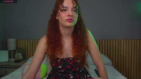 Snapshot of lovely_emma18 chatting on 01-11-25, 12:18 Emma online show from 01-11-25, 12:18