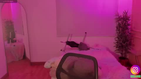 Snapshot of lovely_emma18 chatting on 05-07-26, 01:16 Emma online show from 05-07-26, 01:16