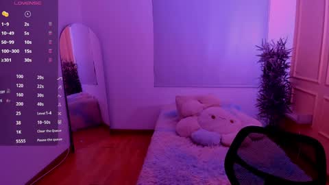 Snapshot of lovely_emma18 chatting on 05-29-26, 01:09 Emma online show from 05-29-26, 01:09