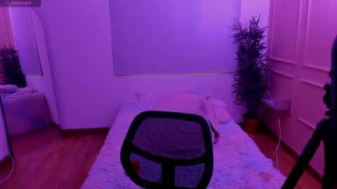 Snapshot of lovely_emma18 chatting on 06-05-26, 01:39 Emma online show from 06-05-26, 01:39