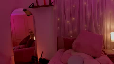 Snapshot of lovely_emma18 chatting on 06-26-26, 01:26 Emma online show from 06-26-26, 01:26