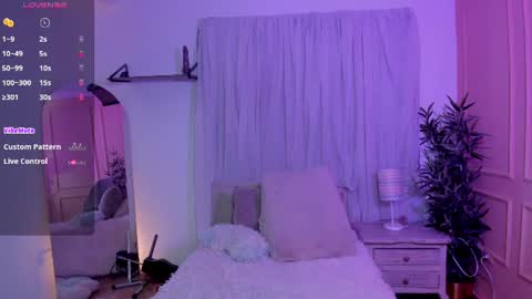 Snapshot of lovely_emma18 chatting on 06-27-26, 01:50 Emma online show from 06-27-26, 01:50