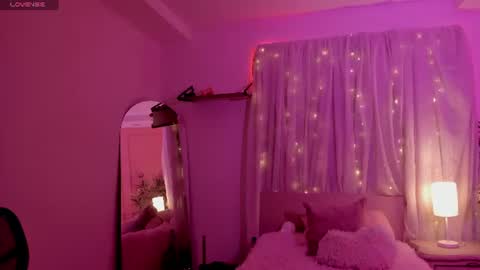 Snapshot of lovely_emma18 chatting on 07-06-26, 01:08 Emma online show from 07-06-26, 01:08