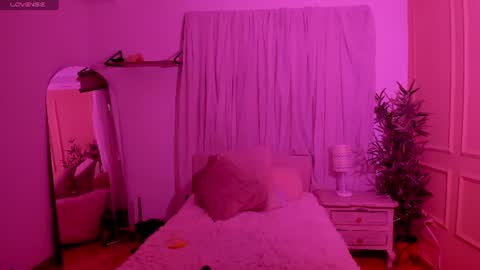 Snapshot of lovely_emma18 chatting on 07-11-26, 01:47 Emma online show from 07-11-26, 01:47