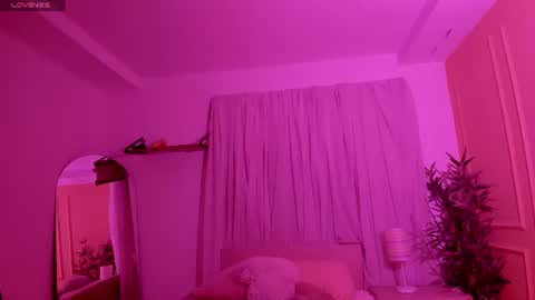 Snapshot of lovely_emma18 chatting on 07-14-26, 01:06 Emma online show from 07-14-26, 01:06